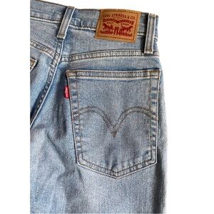 Levi Wedgie Straight Jean Size 24